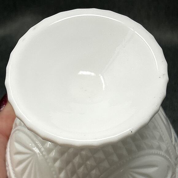 Vintage Milk Glass Candy Dish Covered Pedestal Pressed Glass Starburst SEE VIDEO - Picture 6 of 10